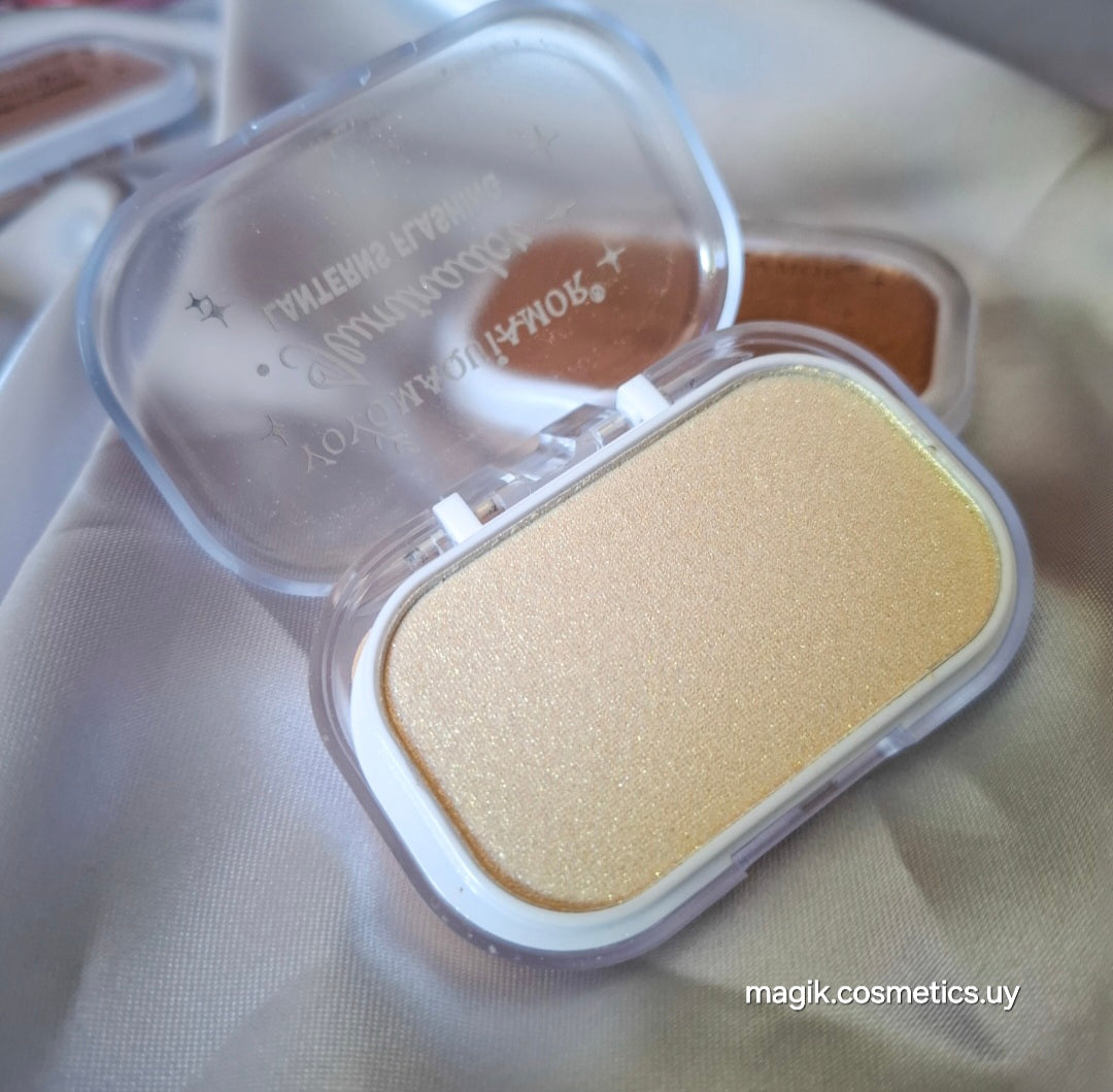 Iluminador en polvo con espejo y esponjita #337