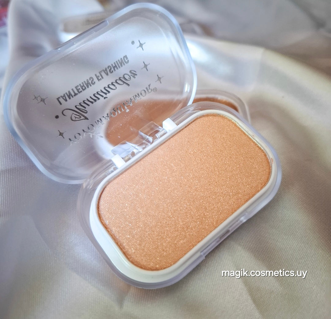 Iluminador en polvo con espejo y esponjita #337