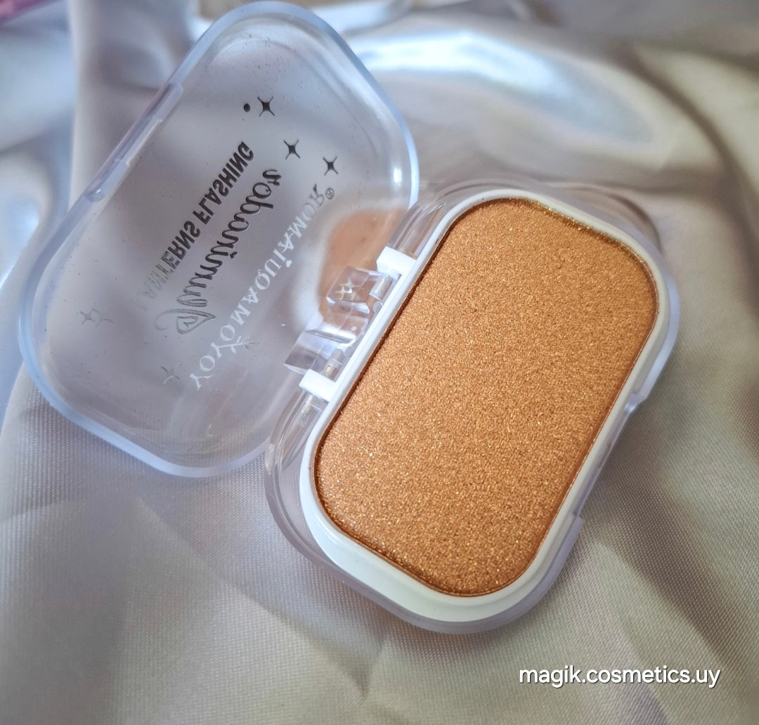 Iluminador en polvo con espejo y esponjita #337